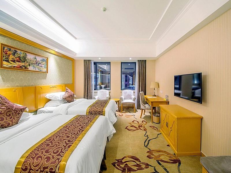 Vienna Hotel Guilin Wanfu Square Bagian luar foto