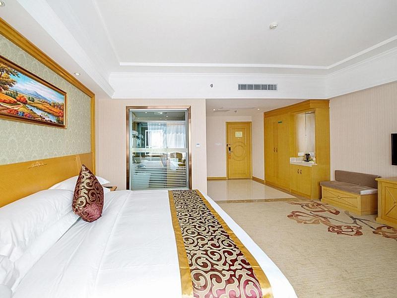 Vienna Hotel Guilin Wanfu Square Bagian luar foto